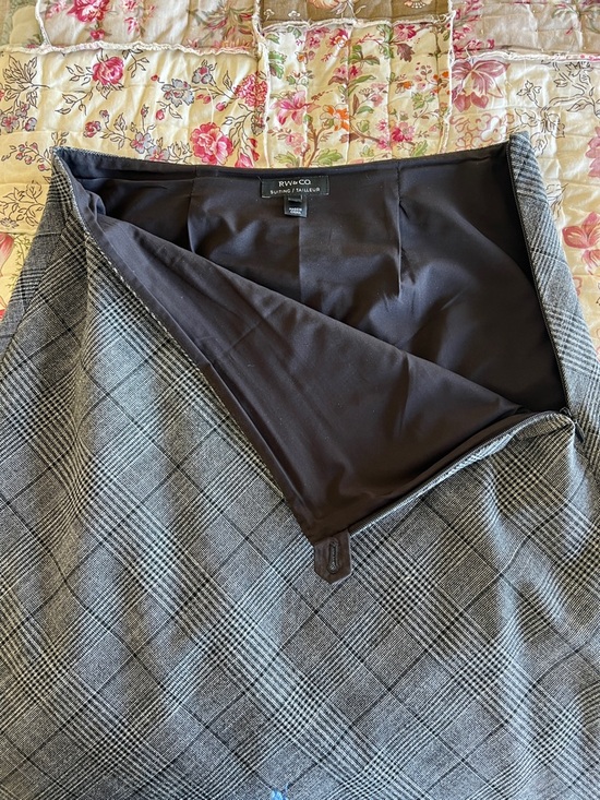 RW & CO A-Line MIDI Skirt 🌸 size 4 - Picture 5 of 8